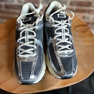 Nike Zoom Vomero 5  Gray & Silver Sneakers